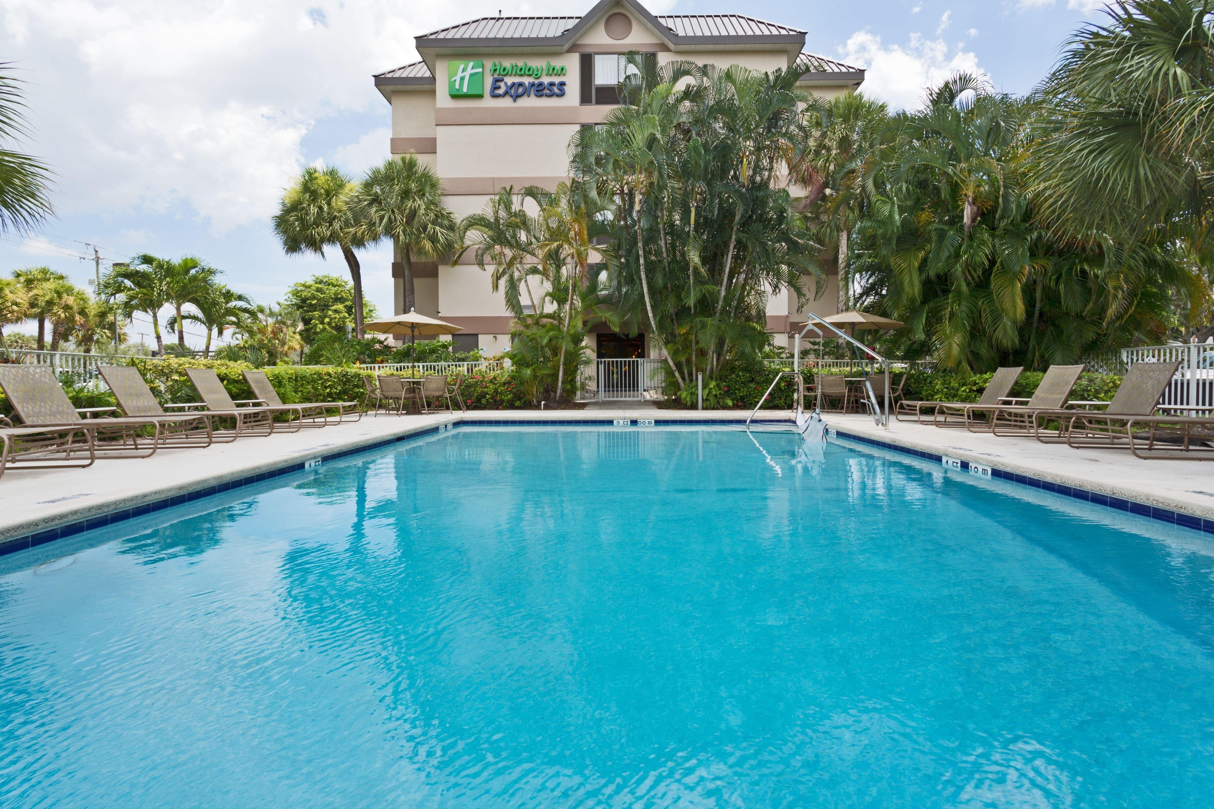 Holiday Inn Express Fort Lauderdale North - Executive Airport By Ihg Esterno foto