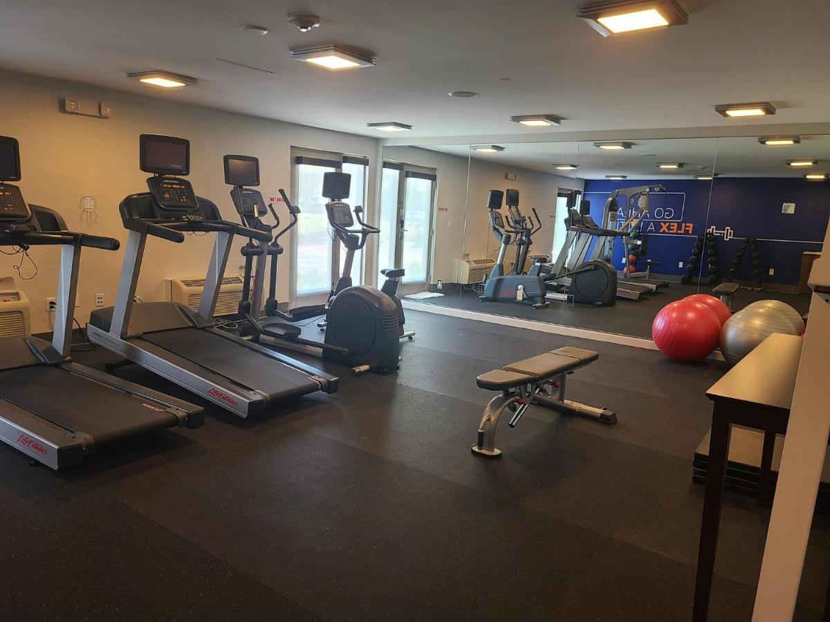 Holiday Inn Express Fort Lauderdale North - Executive Airport By Ihg Esterno foto