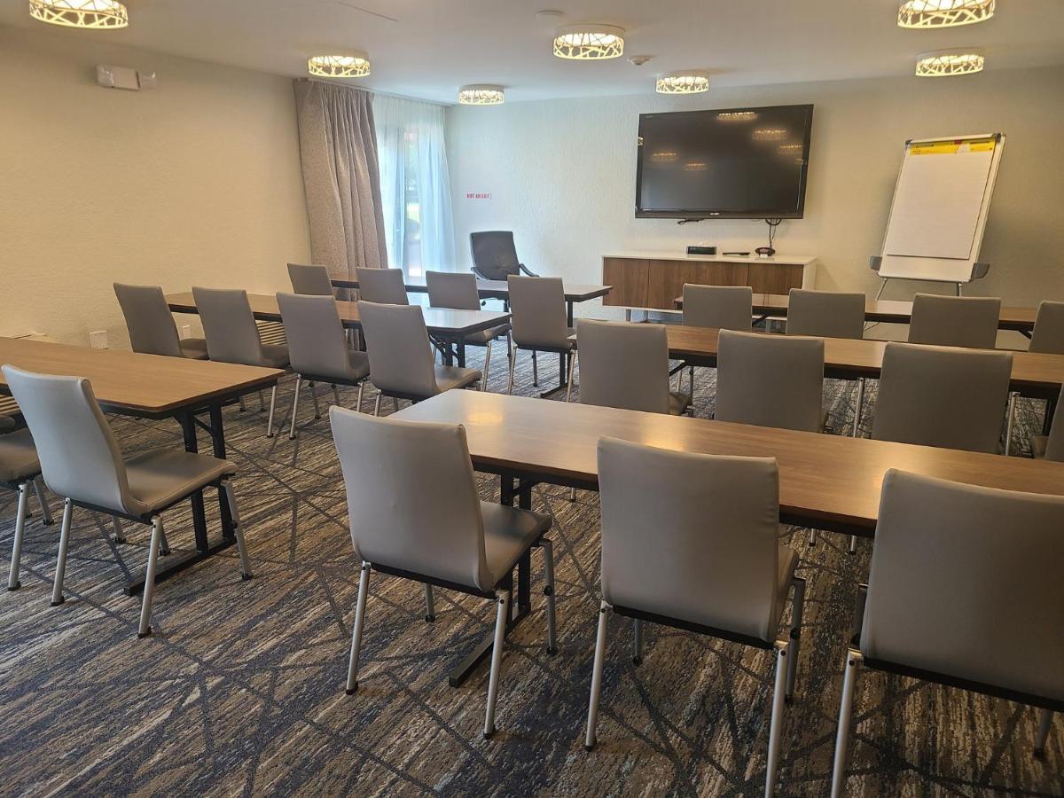 Holiday Inn Express Fort Lauderdale North - Executive Airport By Ihg Esterno foto