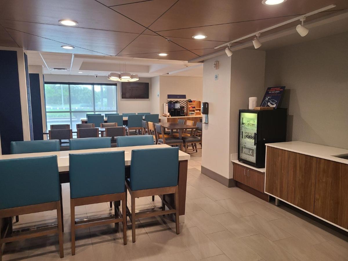 Holiday Inn Express Fort Lauderdale North - Executive Airport By Ihg Esterno foto