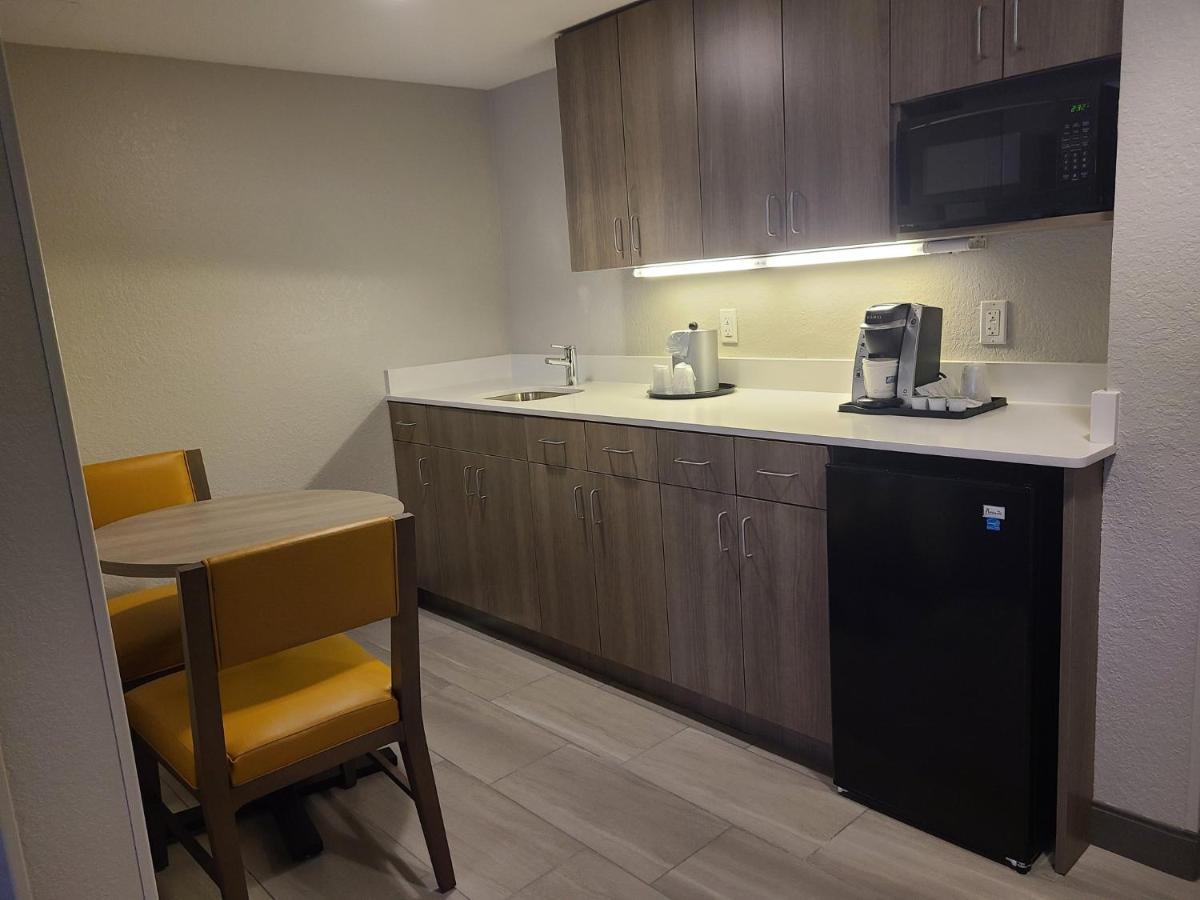 Holiday Inn Express Fort Lauderdale North - Executive Airport By Ihg Esterno foto