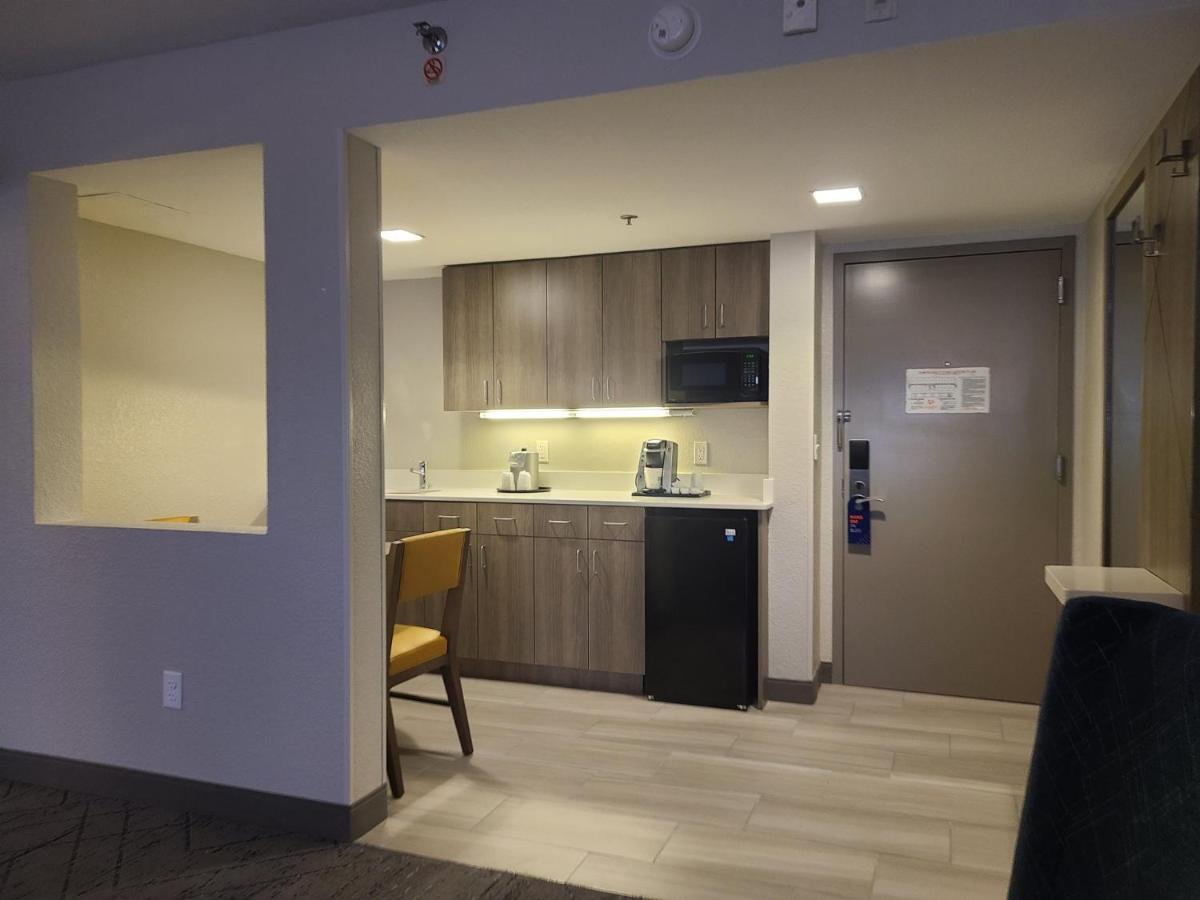 Holiday Inn Express Fort Lauderdale North - Executive Airport By Ihg Esterno foto