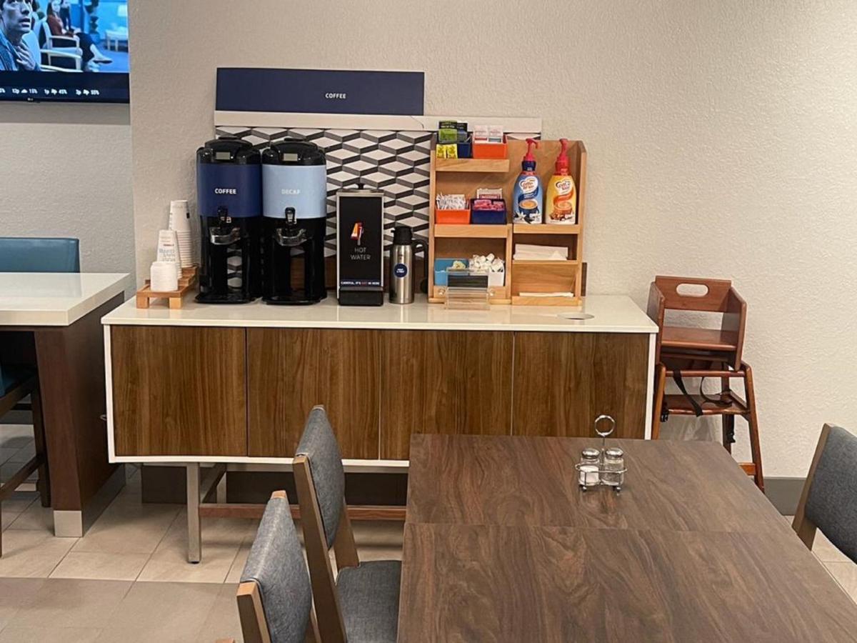 Holiday Inn Express Fort Lauderdale North - Executive Airport By Ihg Esterno foto