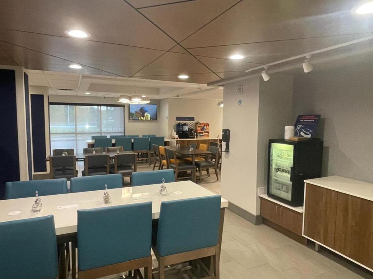 Holiday Inn Express Fort Lauderdale North - Executive Airport By Ihg Esterno foto