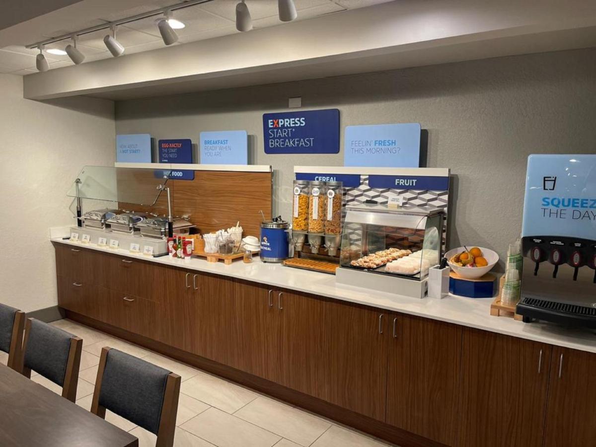 Holiday Inn Express Fort Lauderdale North - Executive Airport By Ihg Esterno foto