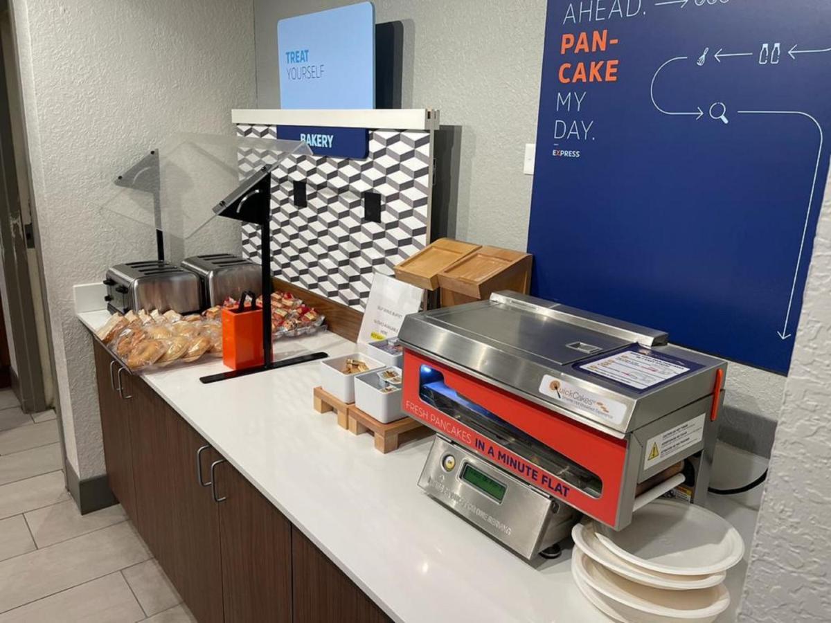 Holiday Inn Express Fort Lauderdale North - Executive Airport By Ihg Esterno foto