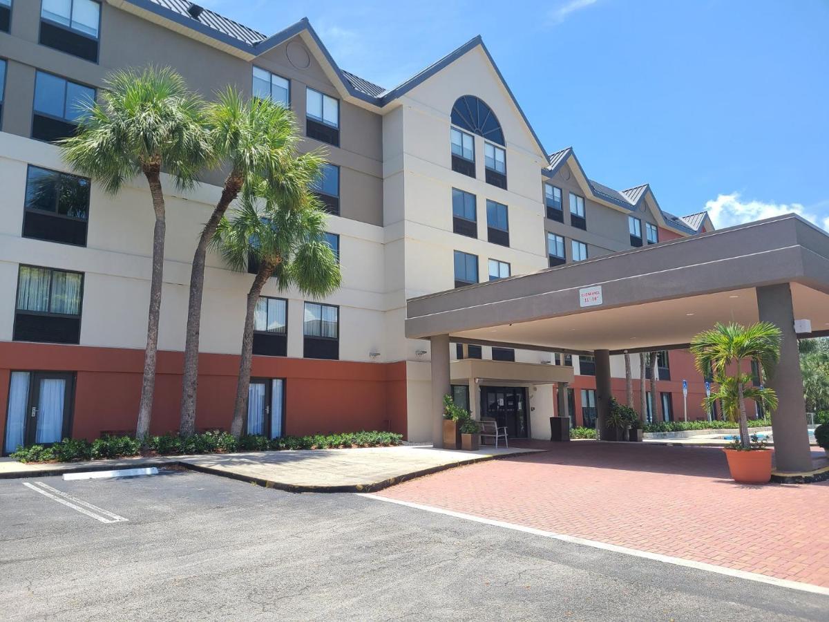 Holiday Inn Express Fort Lauderdale North - Executive Airport By Ihg Esterno foto